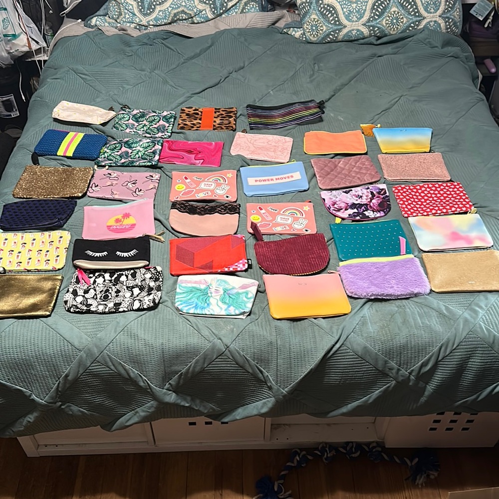 34 IPSY bag bundle